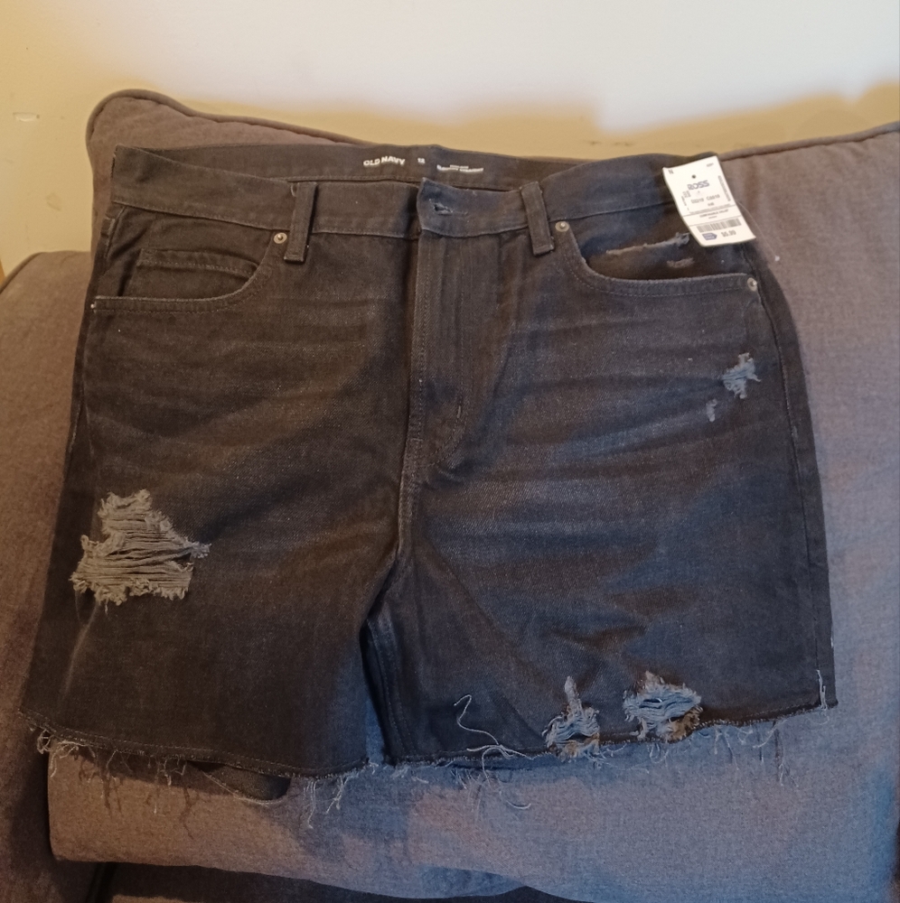 NWT Old Navy Slouchy high rise black distressed denim shorts size 12 (070124C)